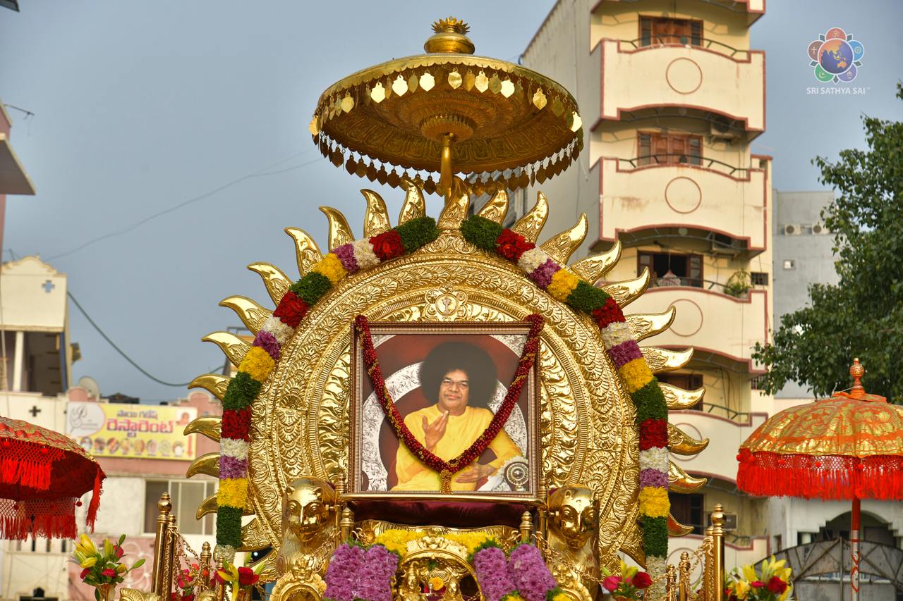 Swarna Rathotsavam | Procesión del Carro Dorado | Celebraciones del 99 aniversario | 23 de noviembre de 2024