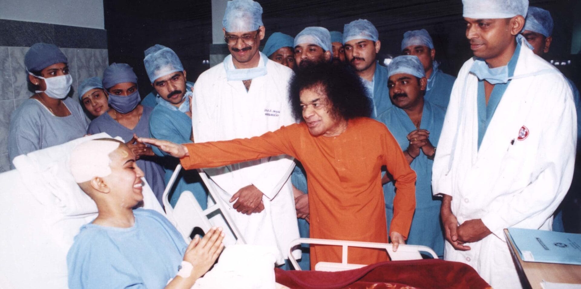 Oportunidades de servicio en los campamentos médicos | Centenario de Sathya Sai Baba