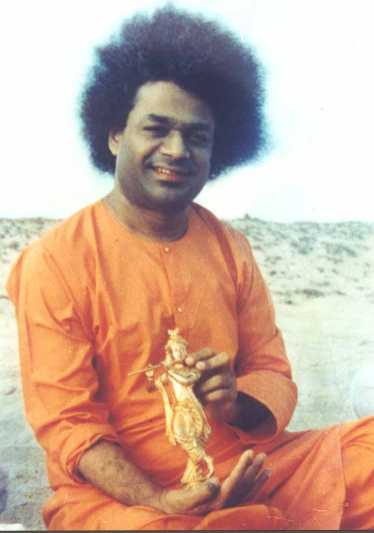 Estatua de Krishna materializada por Sai Baba