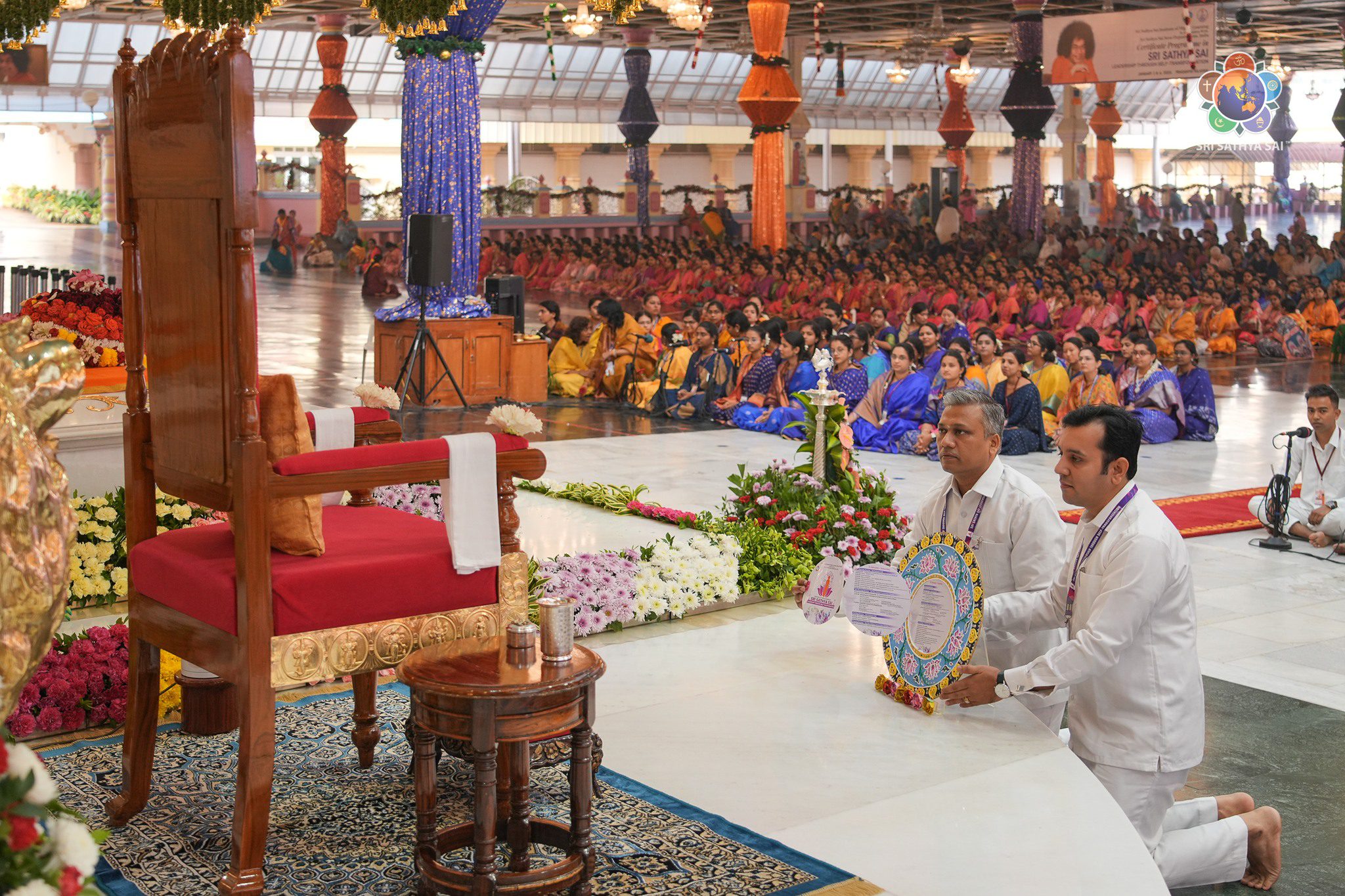 900 jóvenes adultos inscriptos en el curso de liderazgo basado en valores de 12 meses